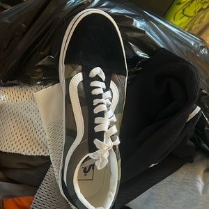 Never been used, very good condition, Vans off the wall, woman’s, camo color